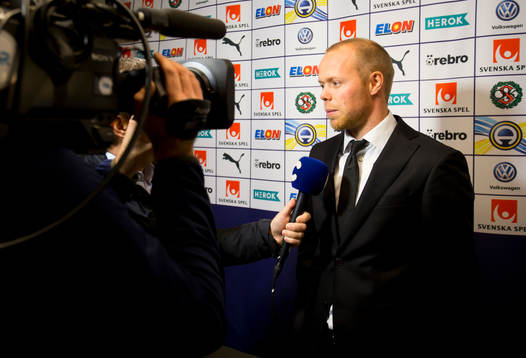 Örebros Patrik Haginge blir intervjuad av CMORE