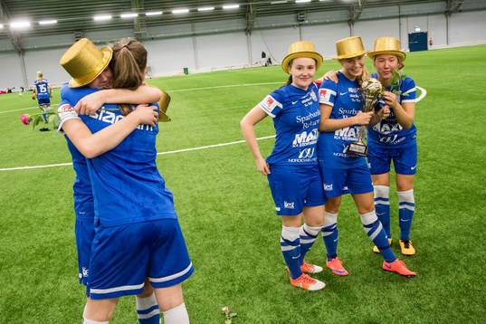 Bläddra bland fler bilder av Fotboll, Dam, F19, SM-slutspel, Final, Eskilstuna United - Umeå