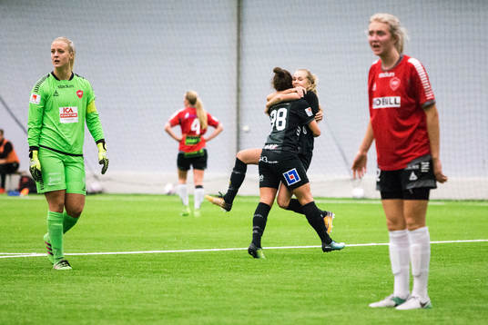 Bläddra bland fler bilder av Fotboll, Dam, F19, SM-slutspel, Bronsmatch, Växjö - LB07