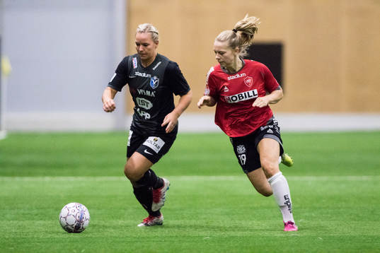 Växjös Julia Norén och LB07s Emilia Ostrell