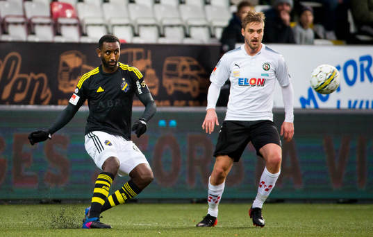 s Henok Goitom och Örebros Johan Mårtensson