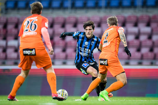 Sirius Ian Sirelius utmanar AFC Eskilstunas Robert Åstedt