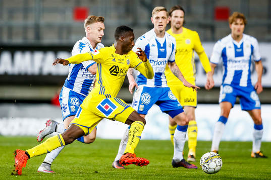 Sundsvalls Peter Wilson och IFK Göteborgs Sebastian Ohlsson