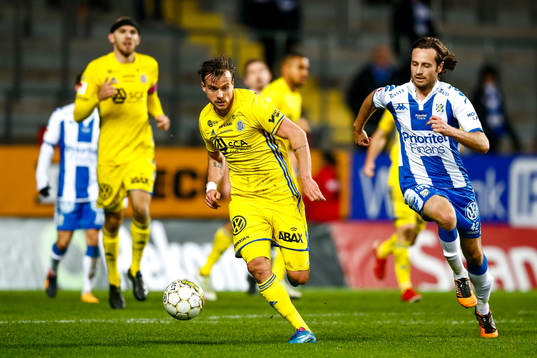 Sundsvalls Eric Larsson och IFK Göteborgs Mikkel Diskerud