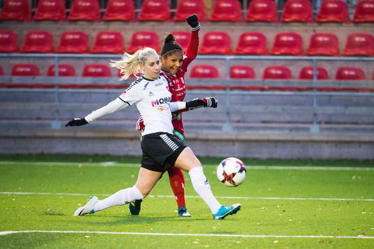 LB07s Malin Winberg och Piteås Madelen Janogy