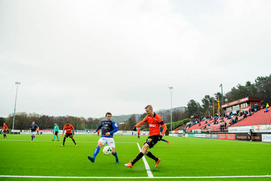 Conor O'Brien of Start and Erik Huseklepp of Åsane