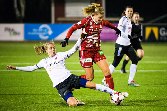 LB07s Anna Björk Kristjánsdóttir och Piteås Nina