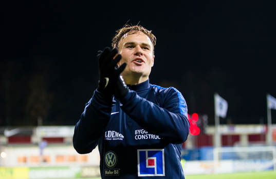 Sirius Niklas Busch Thor tackar supportrarna