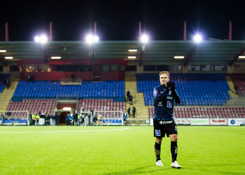 Sirius Niklas Busch Thor tackar supportrarna