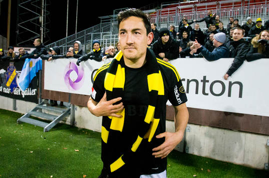 s Stefan Ishizaki tackar fansen