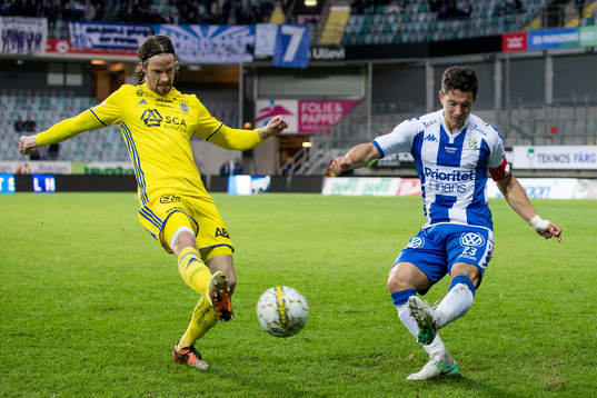 Sundsvalls Linus Hallenius mot IFK Göteborgs David Boo