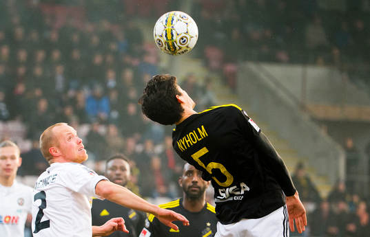 s Jesper Nyholm