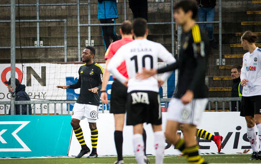 s Chinedu Ogbuke Obasi gör 0-1