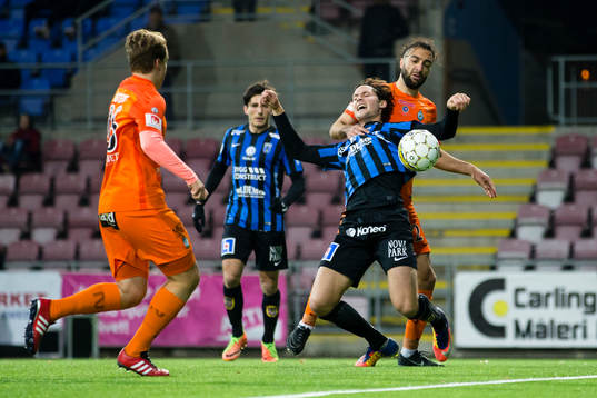 AFC Eskilstunas Sharif Mukhammad drar ner Sirius Philip