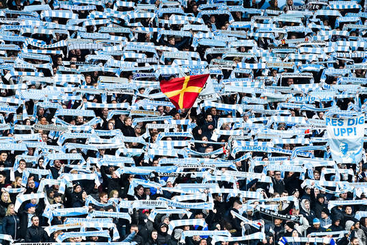 Malmö FFs supportrar före fotbollsmatchen i Allsvenskan