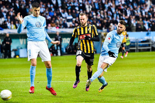 Malmö FFs Alexander Jeremejeff och Erdal Rakip i en kamp