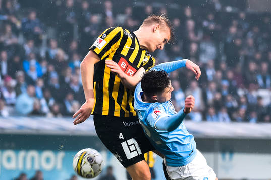 Häckens Juhani Ojala och Malmö FFs Mattias Svanberg