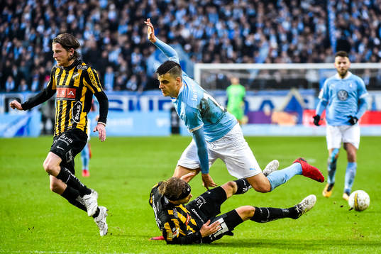 Malmö FFs Alexander Jeremejeff och Häckens Rasmus Lindgren