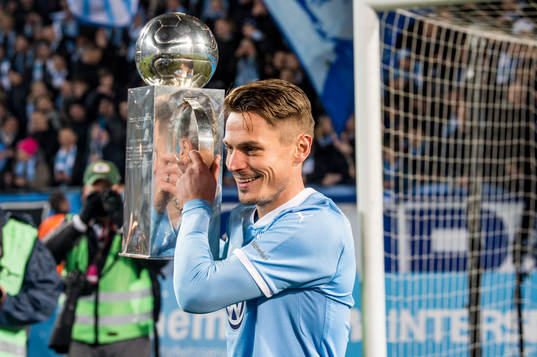 Malmö FFs spelare Markus Rosenberg höjer Lennart