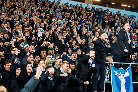 Malmö FFs supportar jublar åt spelarna