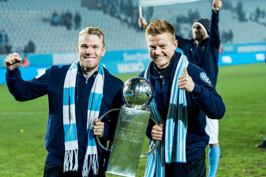 Malmö FFs Anton Tinnerholm och Anders Christiansen höjer