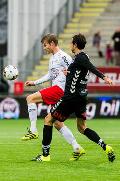 Ulrik Flo of Fredrikstad and Jasmin Bogdanovic of Sandnes