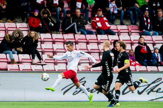 Rocky Lekaj of Fredrikstad , Mads Nielsen and Kenneth Sola