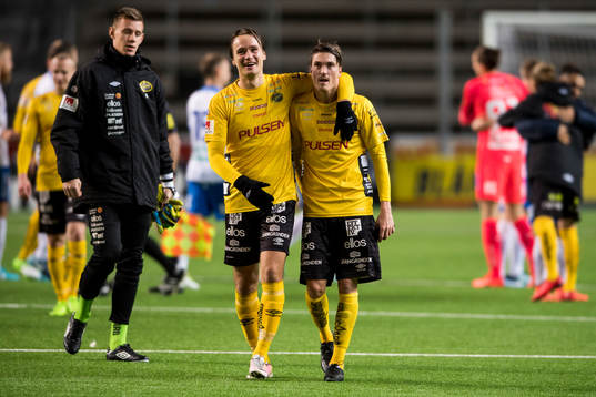 Elfsborgs Lasse Nilsson kramas om av Viktor Prodell