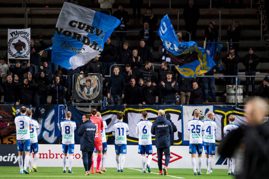 Norrköpings spelare tackar supportrarna