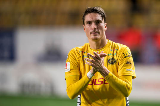 Elfsborgs Lasse Nilsson tackas av