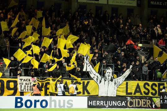 Elfsborgs supportrars hyllning till Elfsborgs Lasse Nilsson