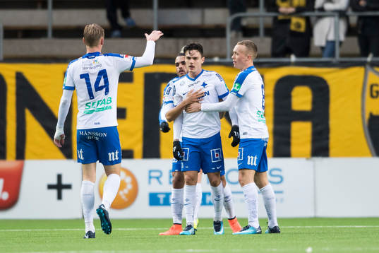 Norrköpings David Moberg Karlsson klappas om
