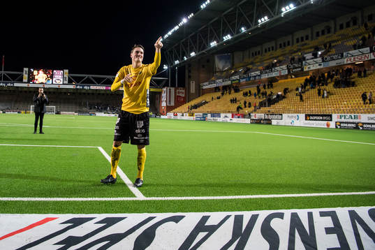 Elfsborgs Lasse Nilsson tackas av
