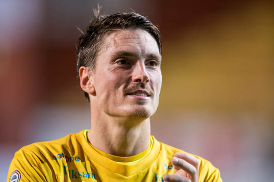 Elfsborgs Lasse Nilsson tackas av