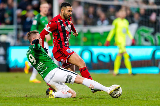 Jönköpings Tommy Thelin glidtacklat Östersunds Saman