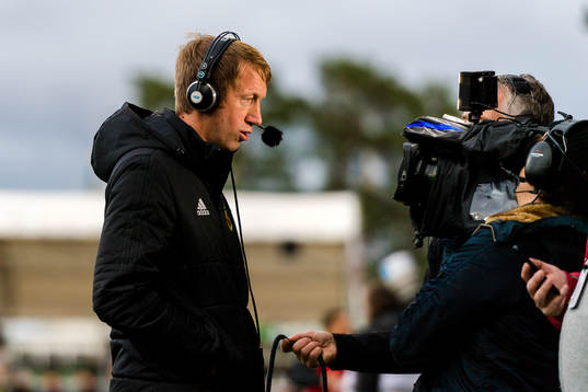 Östersunds tränare Graham Potter blir intervjuad av Cmore