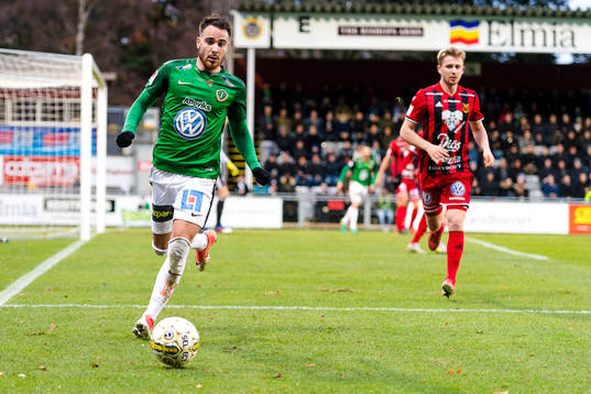 Jönköpings Dzenis Kozica jagar bollen