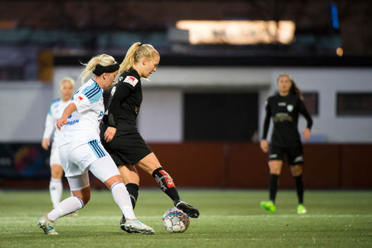 Djurgårdens Annika Kukkonen och Göteborgs Adelina Engman