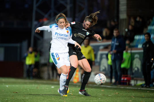 Djurgårdens Michelle Wörner och Göteborgs Pauline