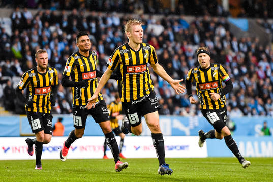 Häckens Juhani Ojala jublar