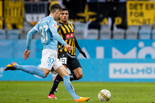 Malmö FFs Dennis Hadzikadunic och Häckens Ahmed Yasin