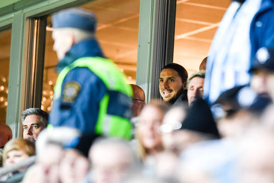 Zlatan Ibrahimovic på läktaren