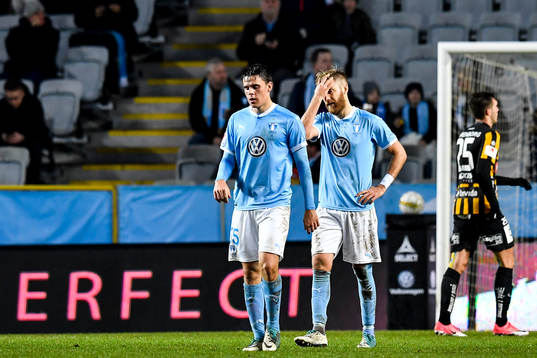 Malmö FFs Samuel Adrian och Rasmus Bengtsson deppar