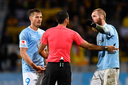 Malmö FFs Markus Rosenberg och Jo Inge Berget i diskussion
