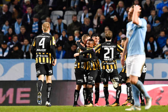 Häckens spelare jublar