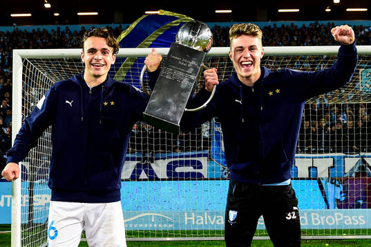Malmö FFs Andreas Vindheim och Mattias Svanberg höjer