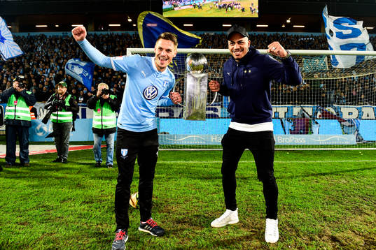 Malmö FFs Markus Rosenberg och Felipe Carvalho  höjer