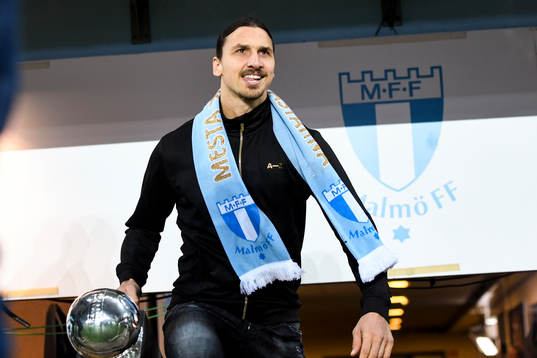Malmö FFs Zlatan Ibrahimovic med Lennart Johanssons Pokal