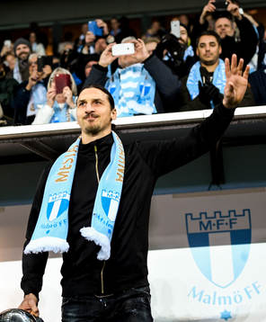 Malmö FFs Zlatan Ibrahimovic med Lennart Johanssons Pokal
