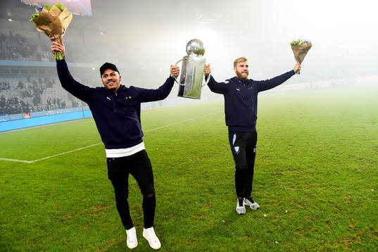 Malmö FFs Felipe Carvalho och Rasmus Bengtsson jublar med